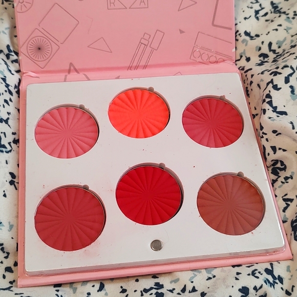 Charm your cheeks - Picture 4 of 5